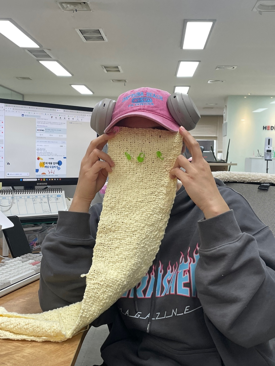 뷔스티에...인데 언제 다 뜨죠? ... 언제쯤 제 몸통을 덮을 수 있을지 ㅎ