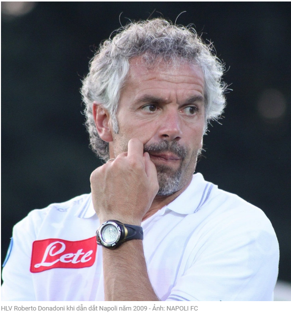 2009년 나폴리 클럽을 맡았을 때의 로베르토 도나도니 감독