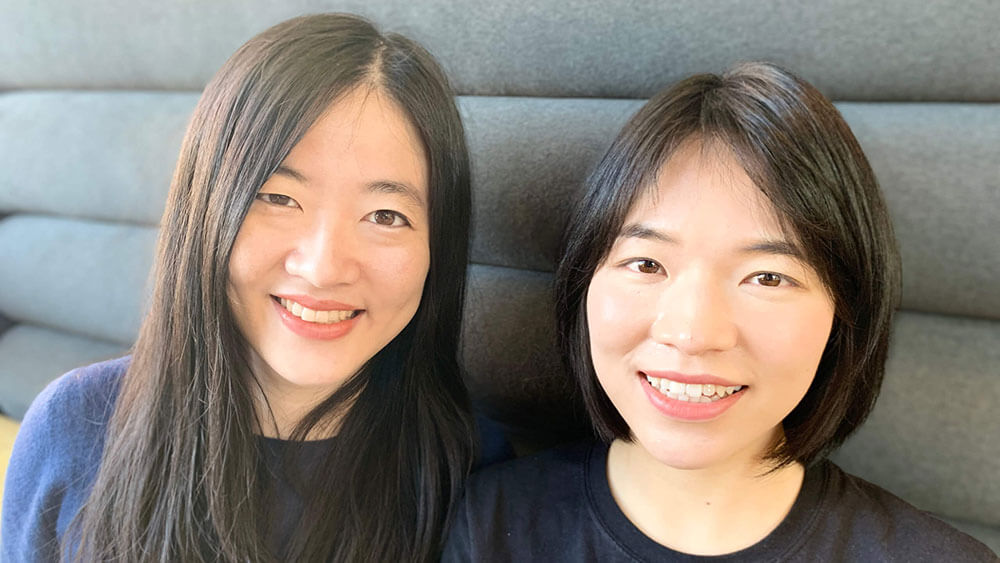 Run The World 공동창업자 샤오인 쿠 (Xiaoyin Qu, 왼쪽)과 시안 장 (Xuan Jiang, 오른쪽)