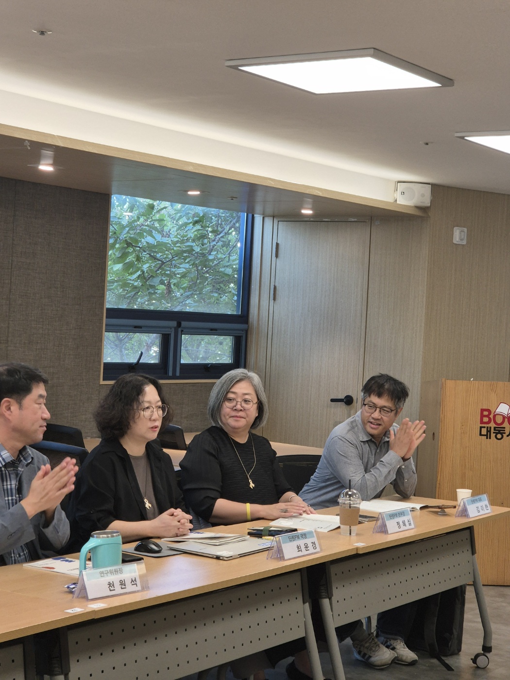 ▲ 오른쪽에서 두 번째가 필자 정혜실 본부장 (출처: 단원FM)