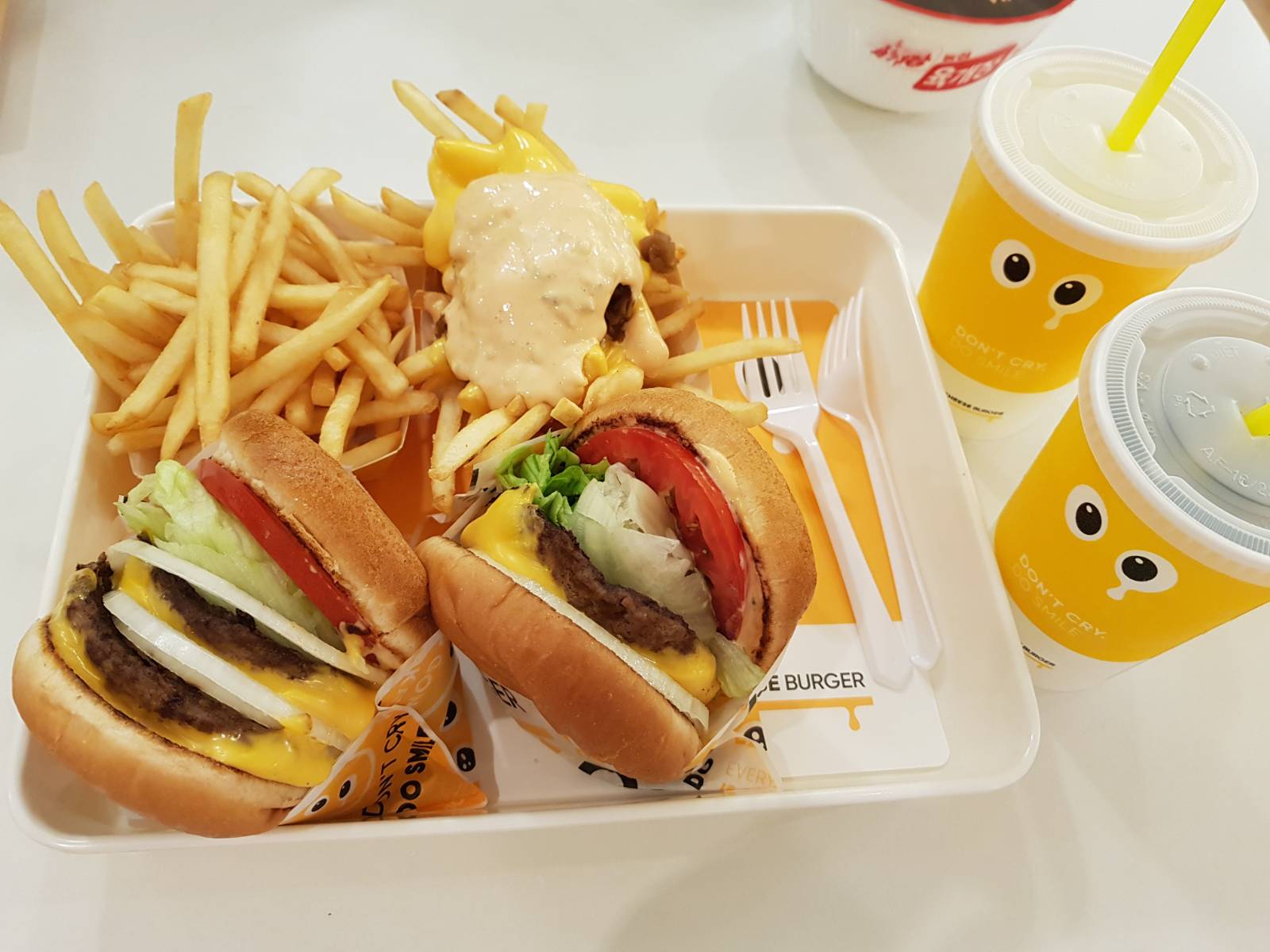 관람 후 햄버거만 먹고 회사로 복귀했다🥲