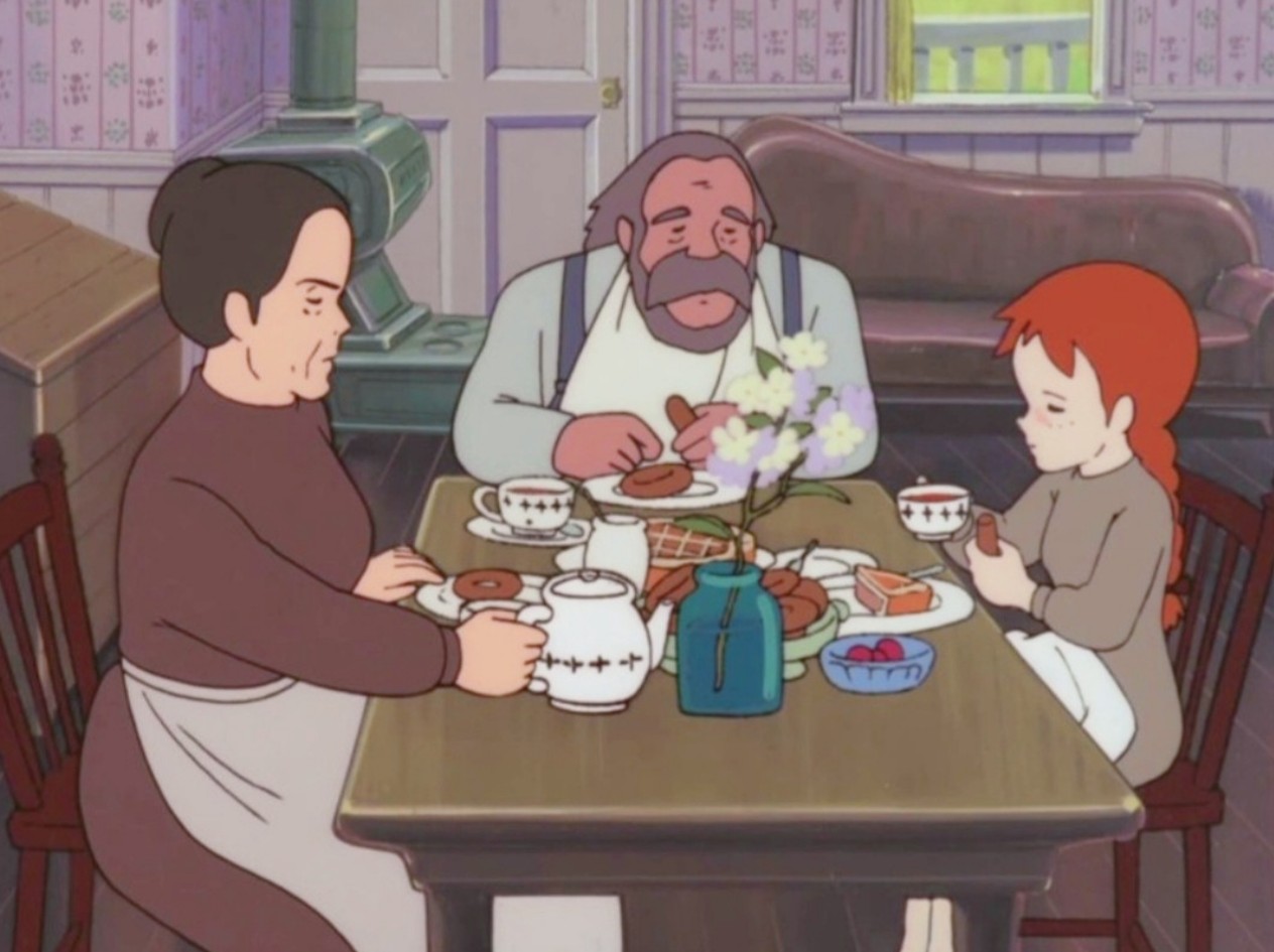 빨강머리 앤 애니메이션 속 한 장면. 세 식구가 단란하게 식사 중입니다. 이 때도 마릴라는 좀 근엄해보이지요? 넷플릭스 영상 캡처를 했는데 화질이 좋지 않아 AI로 살려보려고 했거든요. 그런데 오히려 색도 이상해지고 제가 보던 애니메이션의 느낌이 망가져서 그냥 이대로 올리기로 했습니다. 오래된 작품이니 디지털 풍화 작용이 있었나 보다 생각하고 너그러운 이해를 바랍니다. 참! 넷플릭스에 있는 <빨강머리 앤>은 올 4월 말이면 더는 볼 수 없다고 합니다. 보고 싶으시다면 목록에서 사라지기 전에 미리 보시길 추천드립니다.