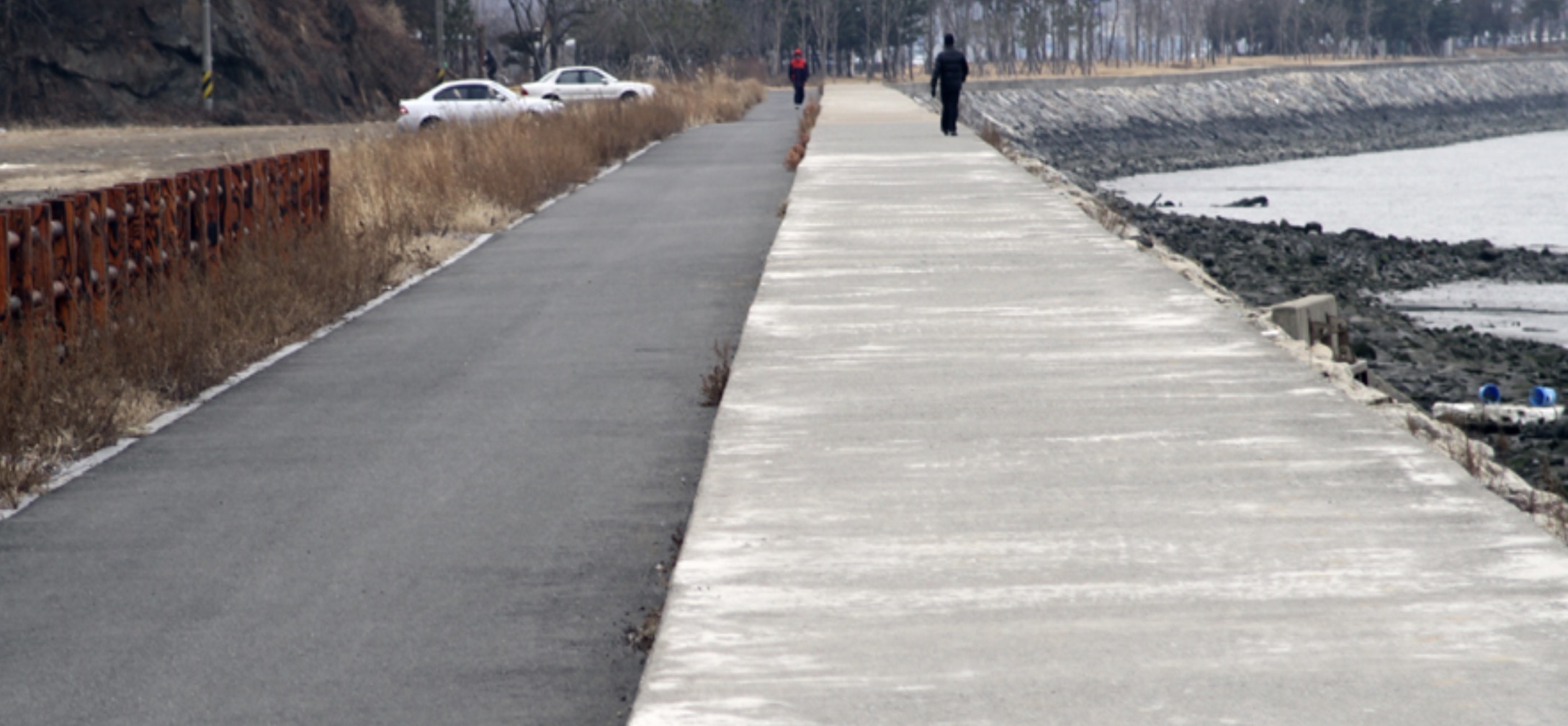 두개의 트랙은 나란히 깔린 두 개의 길과 같습니다.