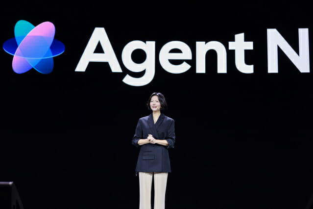 최수연 네이버 대표가 6일 서울 코엑스에서 열린 팀네이버 통합 컨퍼런스 '단25'에서 '에이전트 N'에 대해 소개(사진=네이버)
