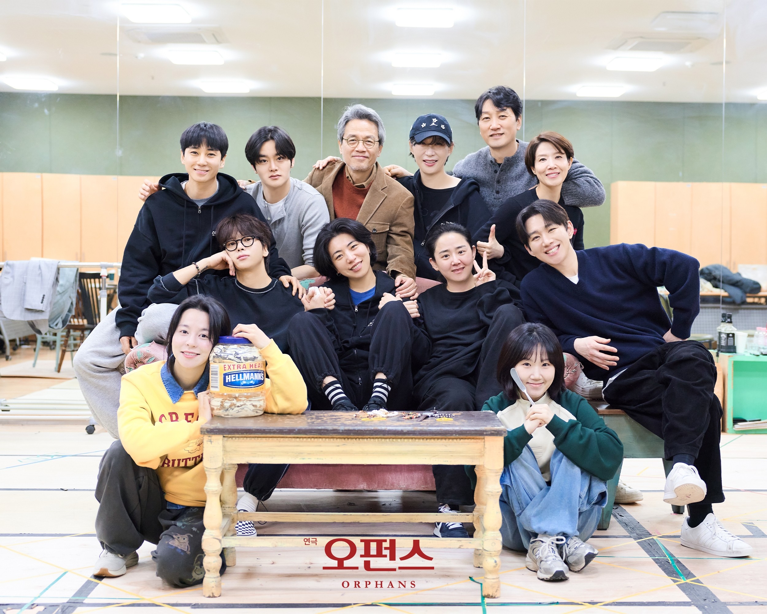 © (주)레드앤블루 x 계정 (@rnbtheatre_kr)