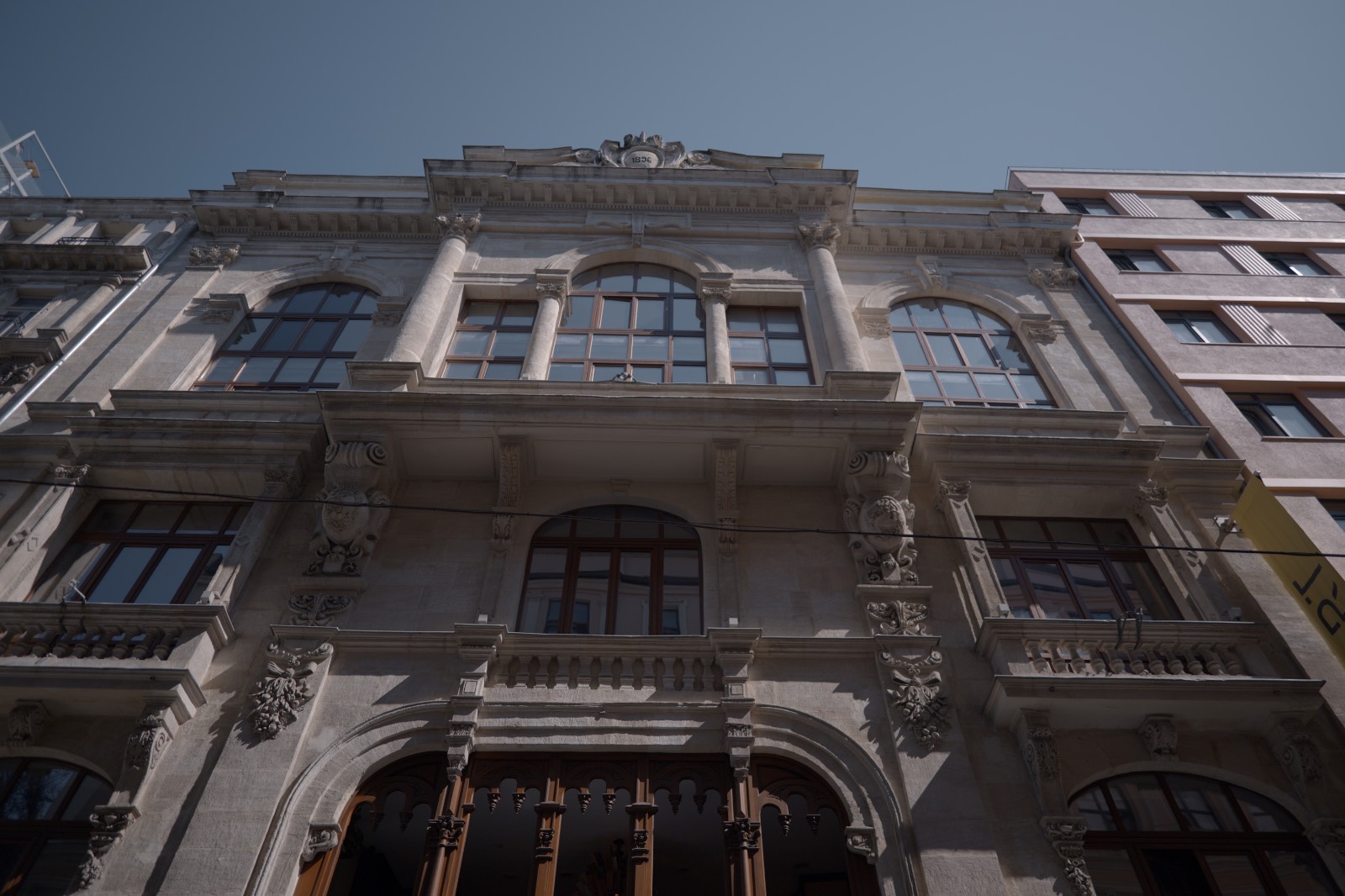 왹템 아이쿳 갤러리가 위치한 건물 파사드