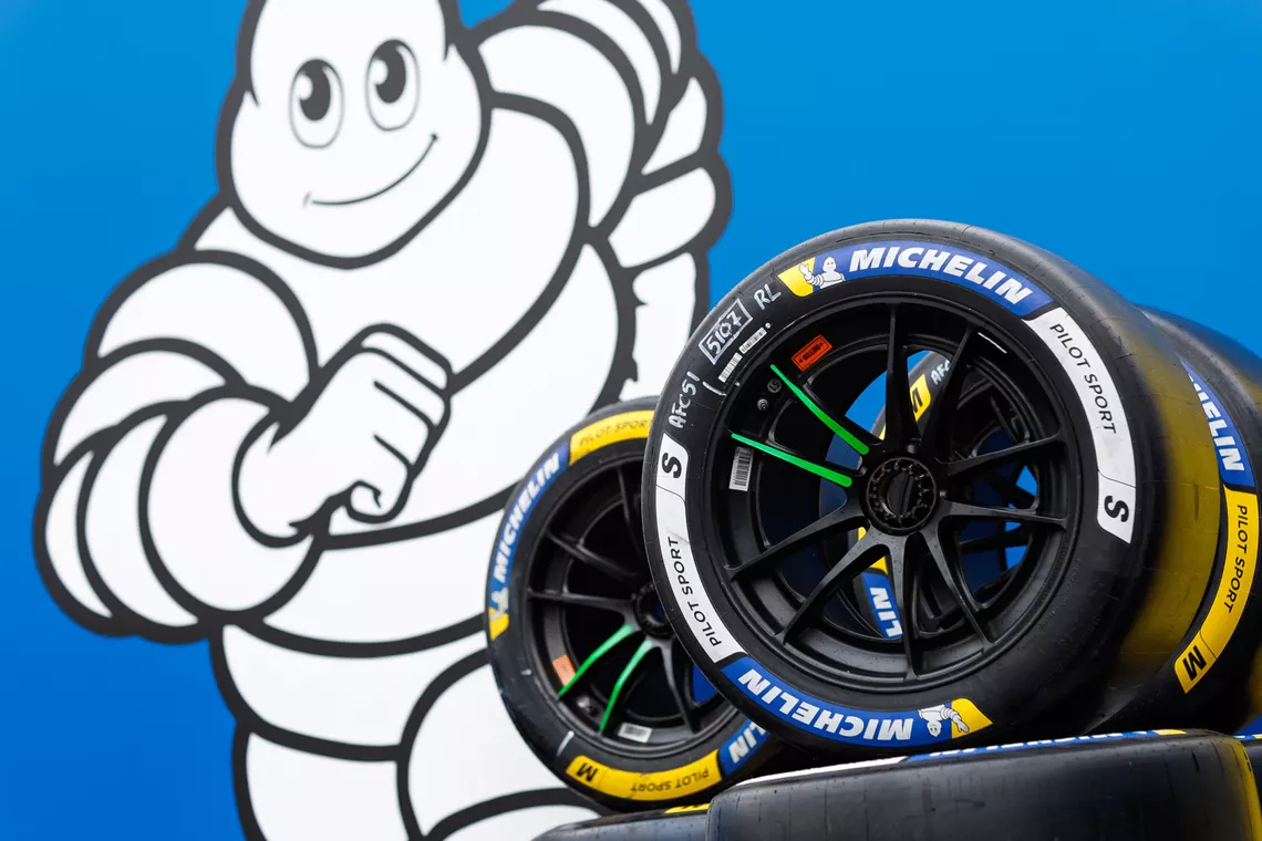 르망에는 미쉐린 파일럿 스포츠가 사용돼요. 