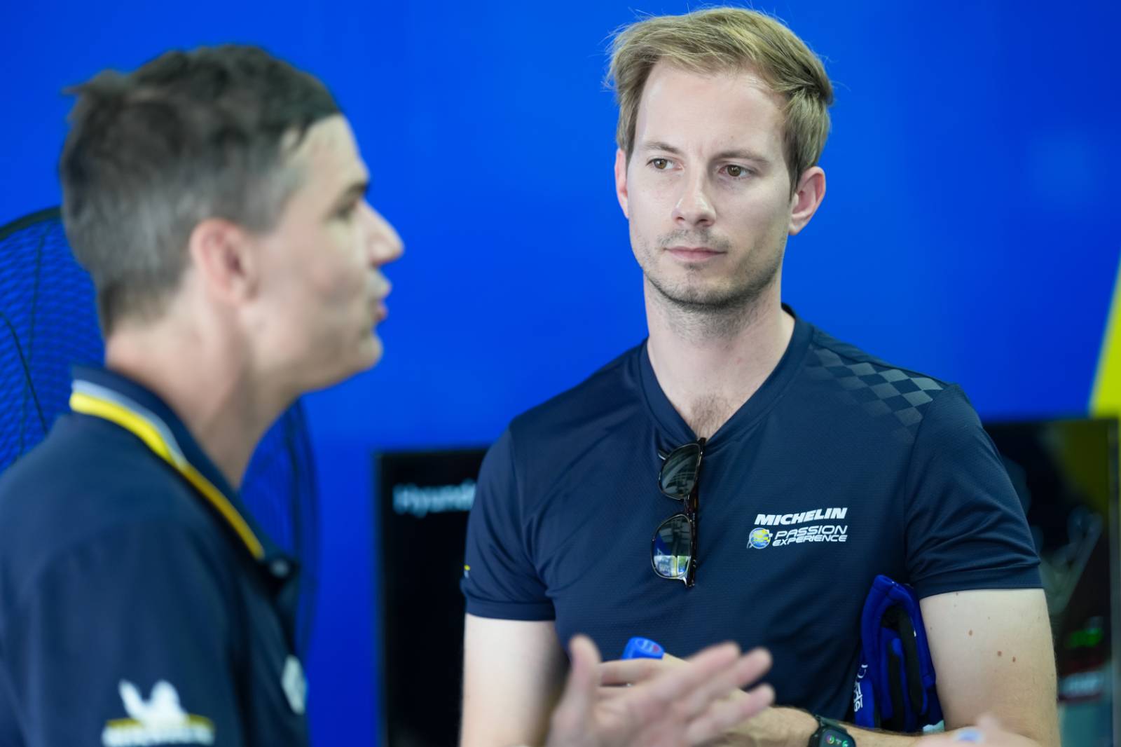 조쉬 한국에도 자주 오는 것 같더라구요 :) 