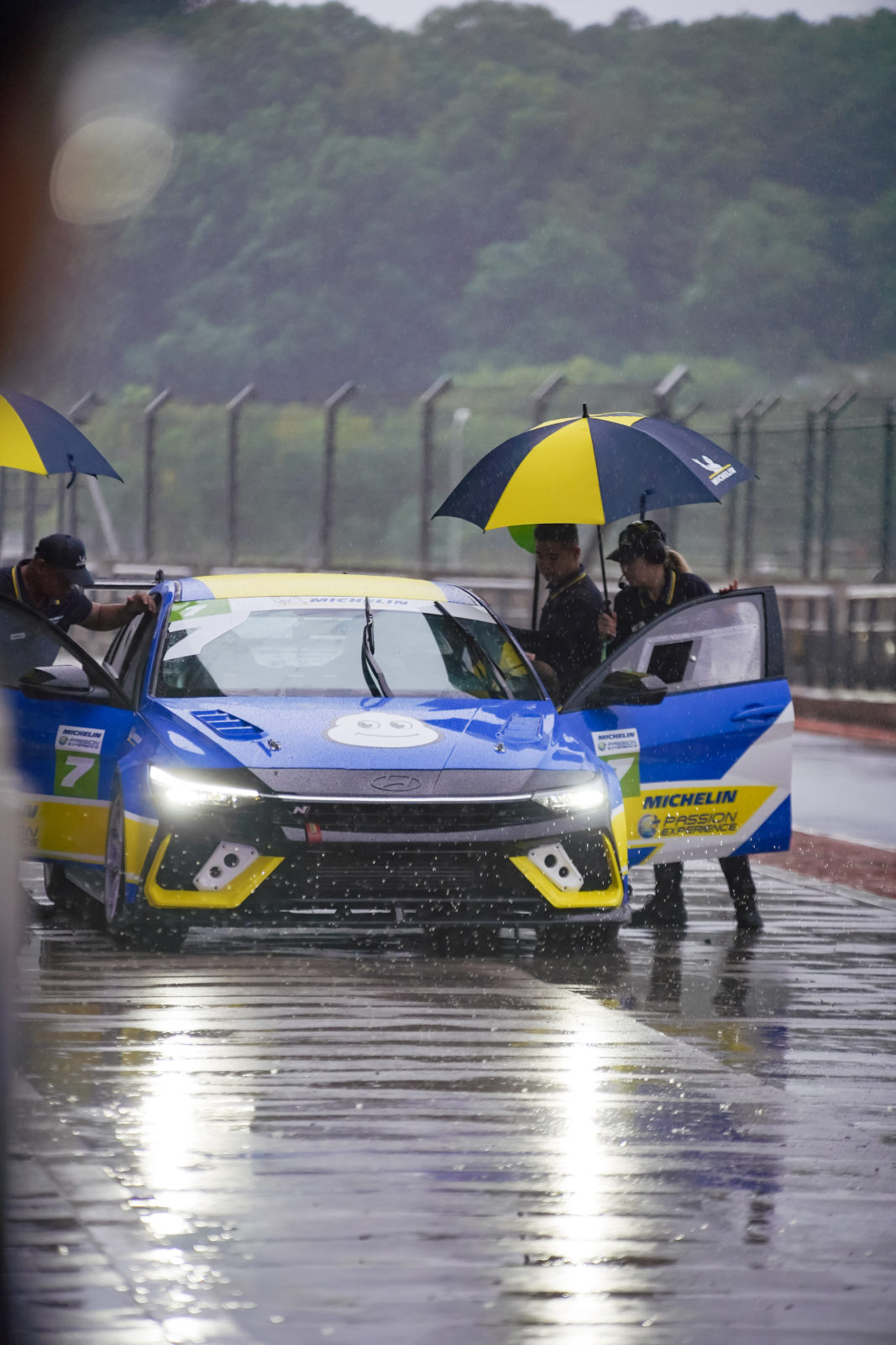 장대비가 쏟아져서 레이스 진행을 할 수 없었어요 