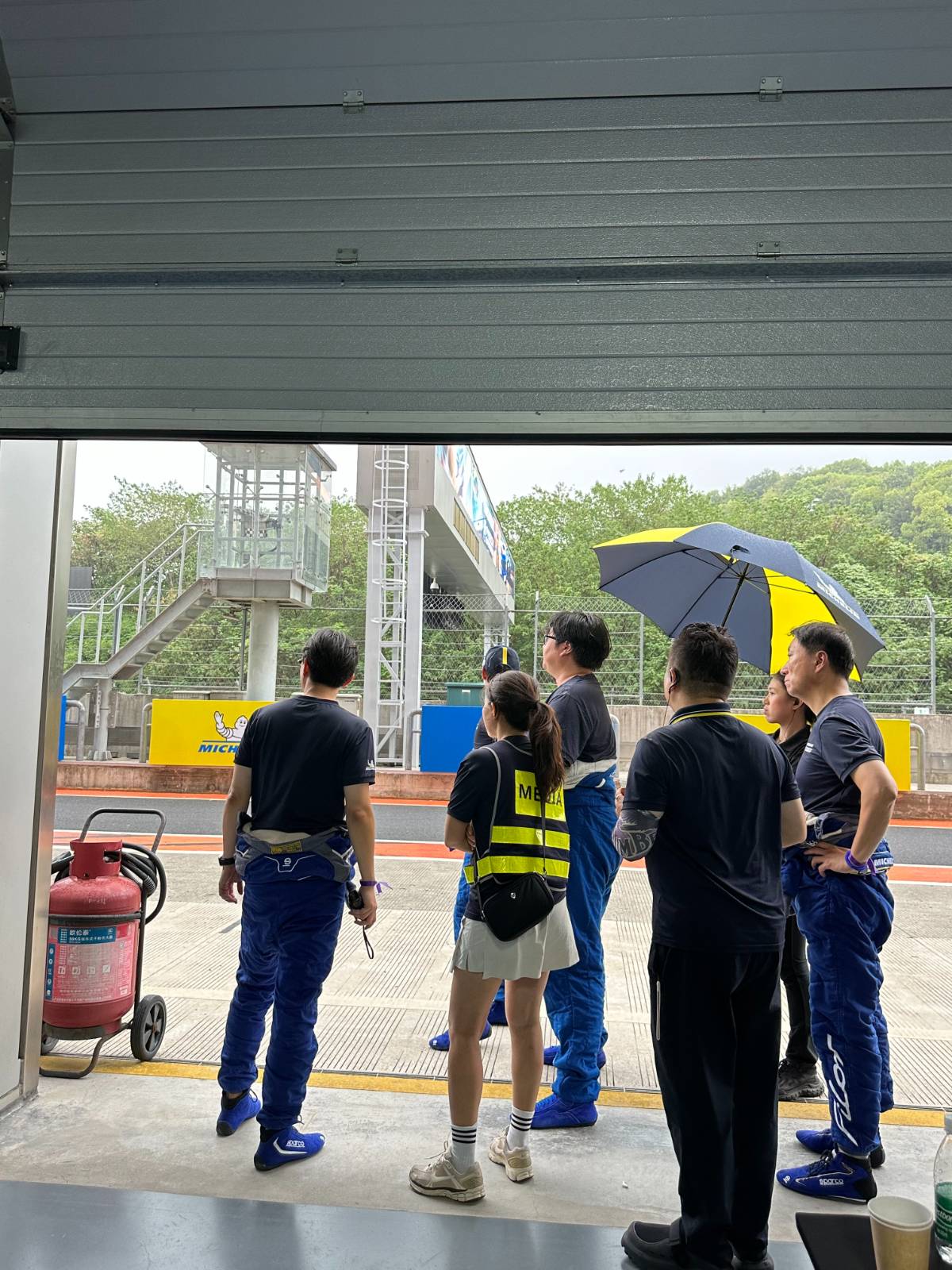 실시간으로 날씨를 체크하던 한국팀!