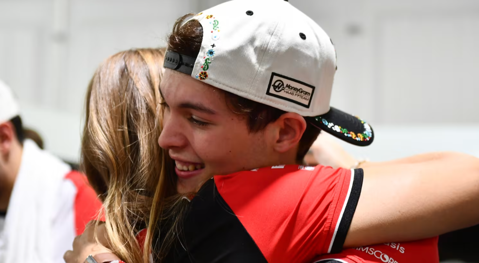 베어만 가족들이 다 눈물 흘리면서 축하해줌 ㅠㅠ 베어만도 눈물 ㅠㅠ