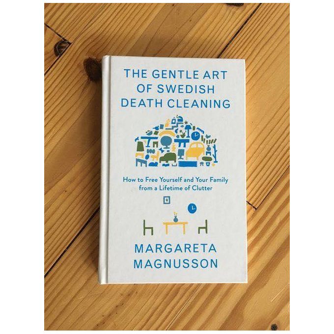 The Gentle Art of Swedish Death Cleaning: How to Free Yourself and Your Family from a Lifetime of Clutter스웨덴식 죽음 정리의 부드러운 기술: 평생의 잡동사니로부터 당신과 당신의 가족을 자유롭게 하는 방법