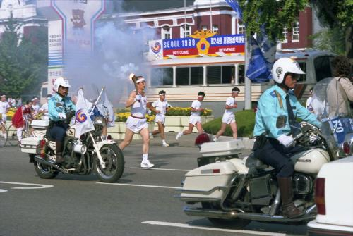 &nbsp; 한국정책방송원, < 

88&nbsp;서울올림픽대회 성화 서울 도착

 >, E영상역사관, https://www.ehistory.go.kr/search, ( 촬영일 1988.9.16./접속일 2026.5.9. )&nbsp;&nbsp;
