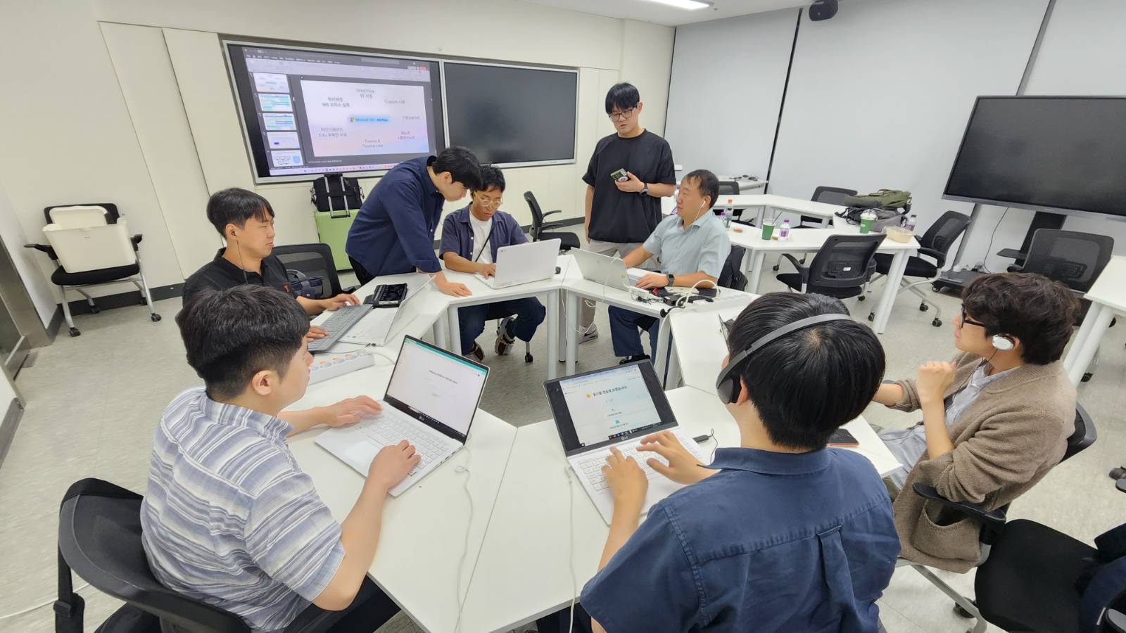 ์์ธ์๊ต์ก์ฒญ AIยท์๋ํ
ํฌ ์ฅ์ ์ธ๊ต์์ง์๋จ (์ฌ์ง: ์์ธ์๊ต์ก์ฒญ ์ ๊ณต)