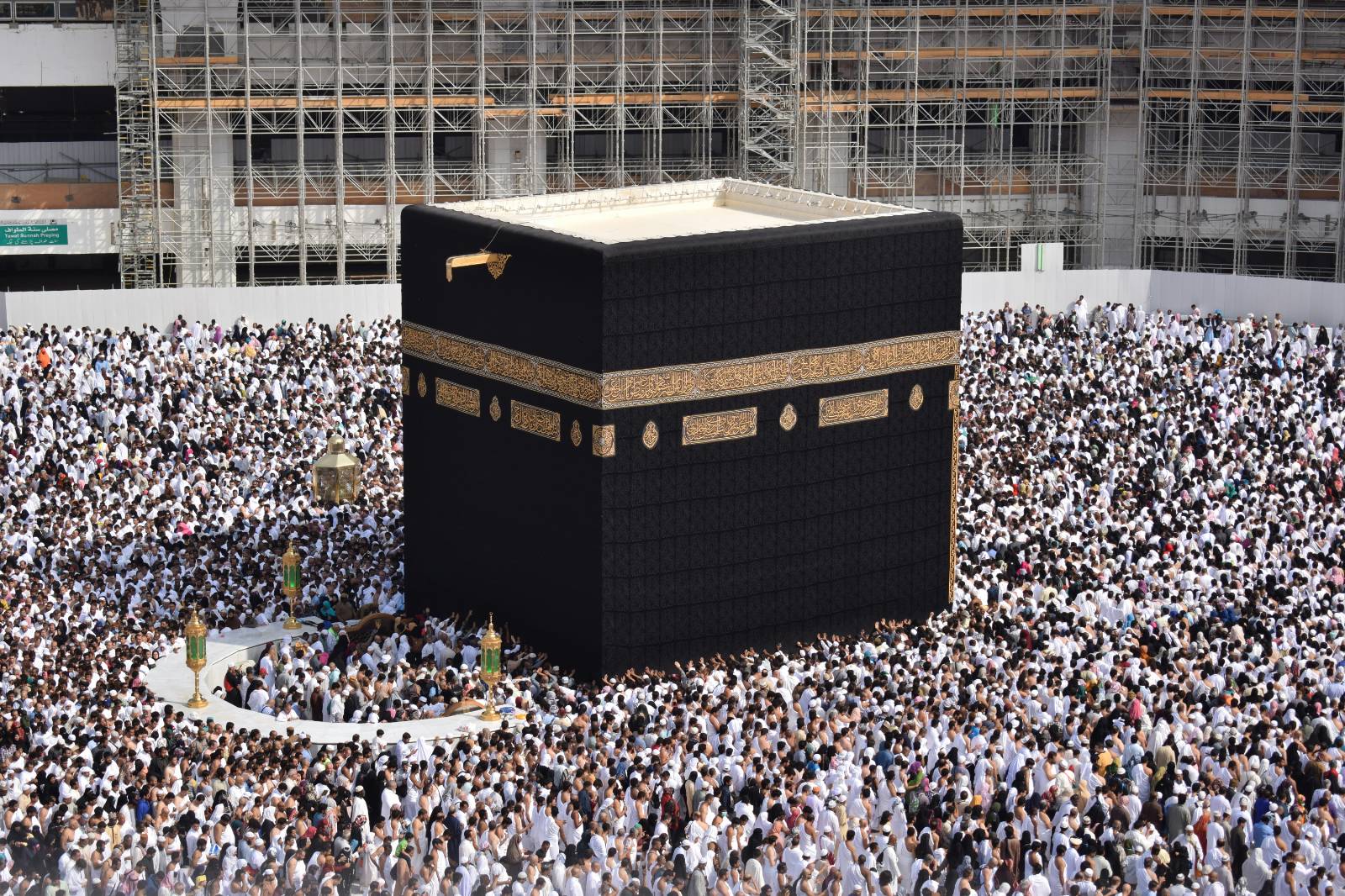 이슬람교의 가장 신성한 성지, 사우디아라비아 메카의 ‘카바(Kaaba)’를 중심으로 한 하즈(Hajj, 순례) 장면(출처: unsplash)