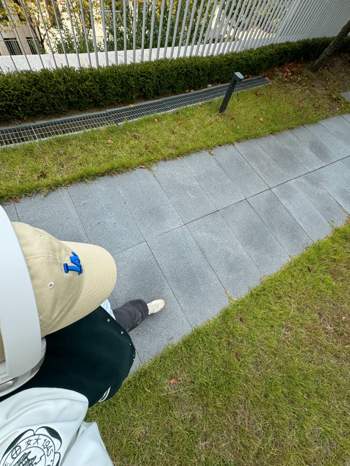 2층 돌길을 걷는 나