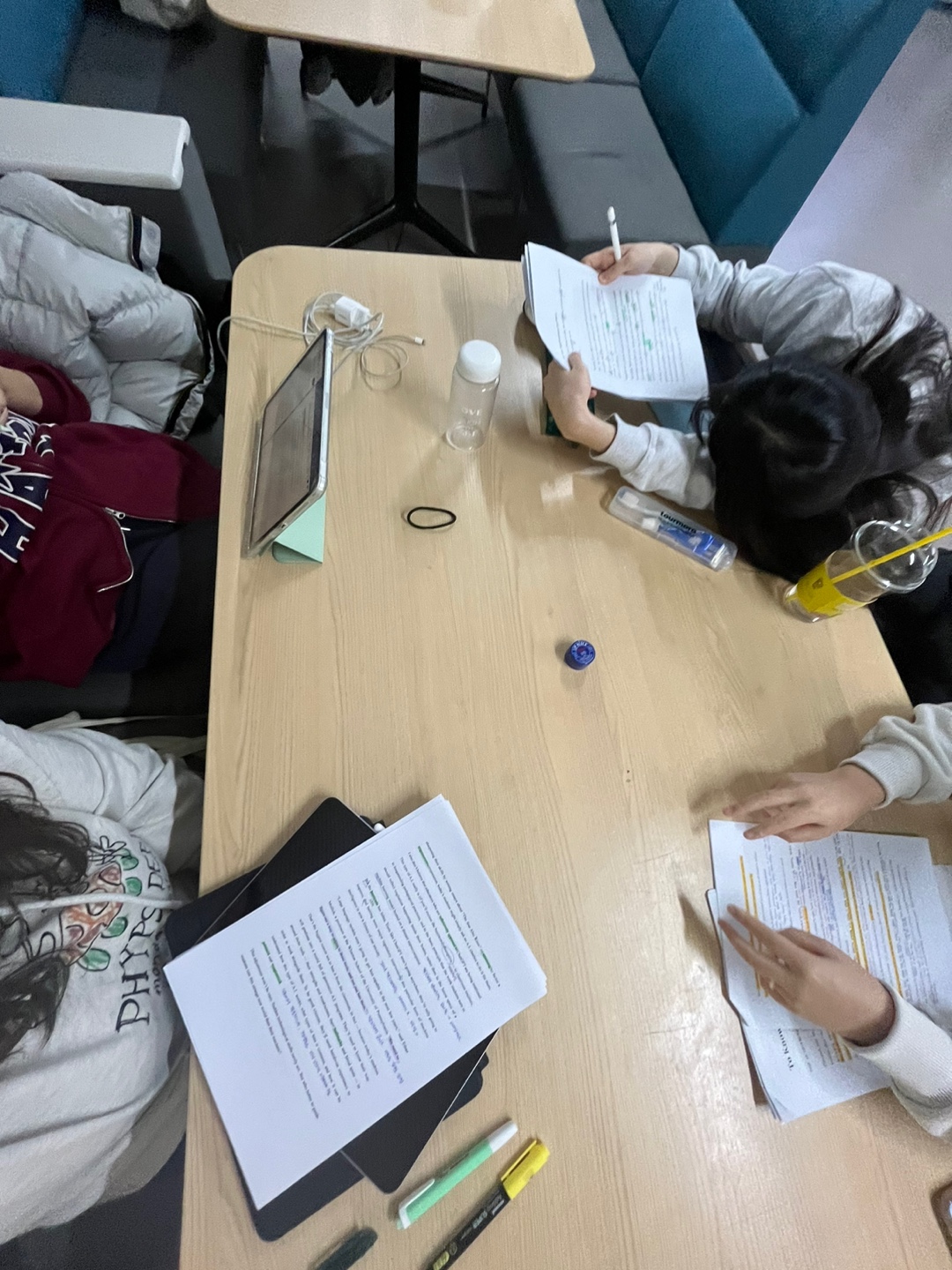 고등영어 시험 직전 동기들과