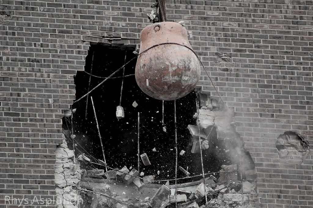https://www.smithsonianmag.com/smart-news/rise-and-fall-wrecking-ball-180957752/