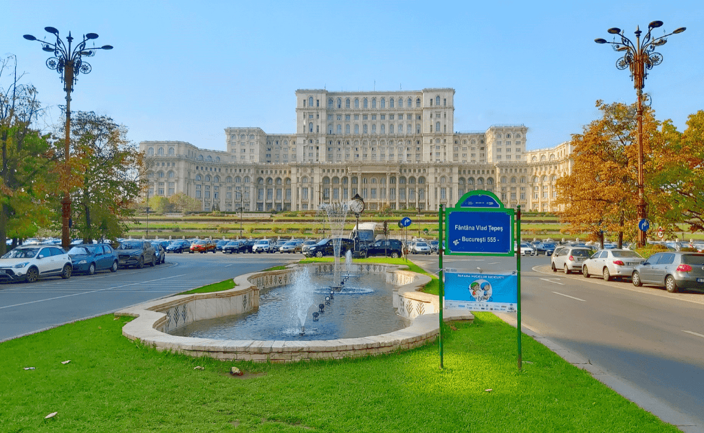 루마니아 DefCamp가 이루어진 인민 궁전 (출처: https://visitbucharest.today/palace-of-parliament/)