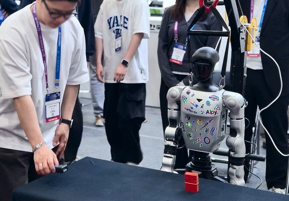 AI EXPO KOREA 2026 한국피지컬AI협회 크라우드웍스 부스 현장