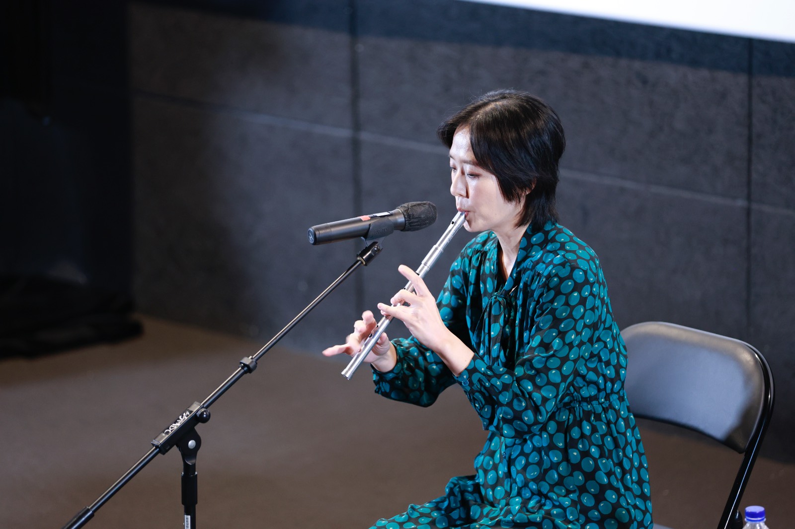 개막작이 아일랜드 제작이라 특별히 준비하신 휘슬연주