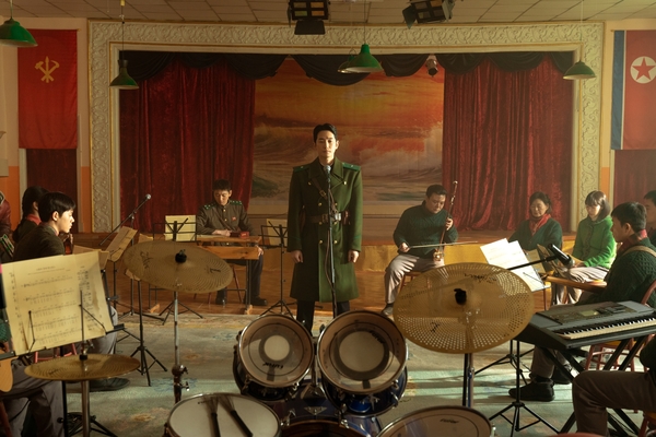 <신의 악단>(김형협, 2025) [이미지출처: KMDB]