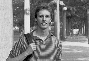 1985년, 워싱턴대학교에 다니던 스무 살 무렵의 짐 매켈비. (출처: Washington University Archives)
