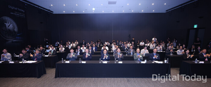 💰[블록체인핫이슈] K-스테이블코인 성공 열쇠는?...비트코인 창시자 미스터리 풀린다의 썸네일 이미지