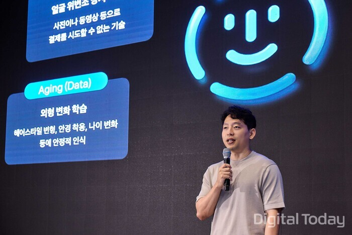 토스 최준호 TPO(Technical Product Owner)가 발표하는 모습 [사진: 토스]