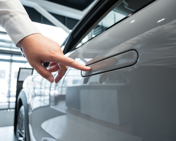 전기차의 미래지향적 디자인과 안전성은 반드시 조화를 이뤄야 한다. [사진: 셔터스톡]