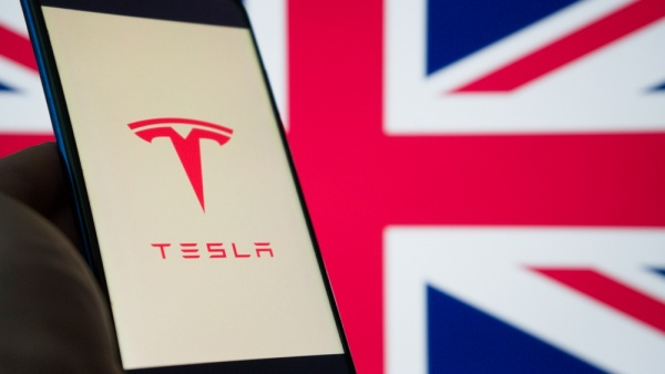 영국에서의 일론 머스크 테슬라 CEO의 이미지는 어떨까 [사진: 셔터스톡]