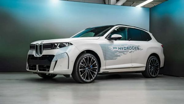&nbsp;BMW가 2028년 수소연료전지 SUV iX5 하이드로젠을 출시한다. [사진: BMW]