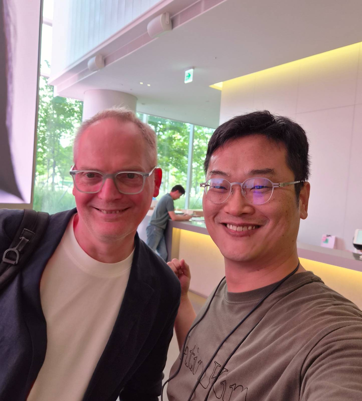 윌 페이지와 SM 엔터테인먼트 사옥을 방문했을 때