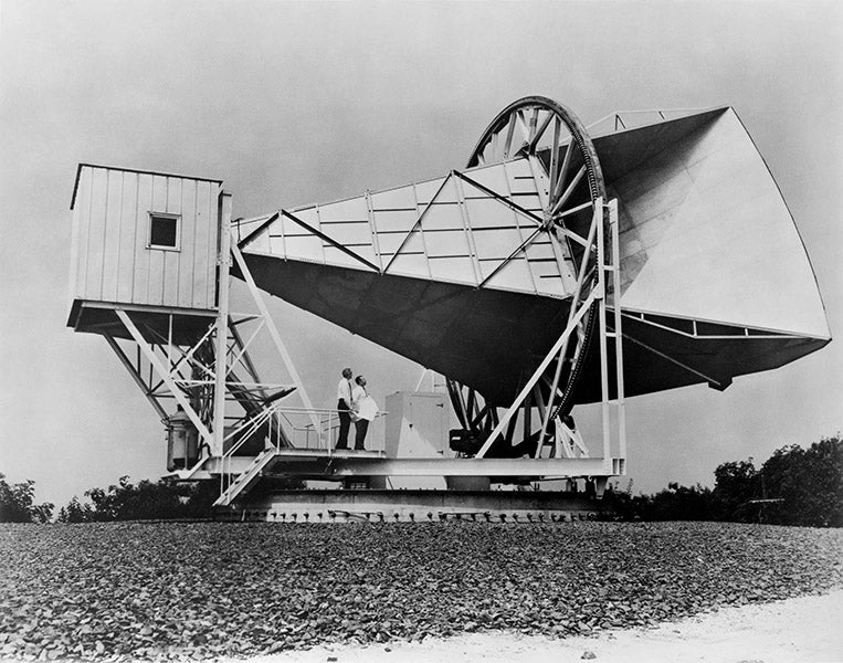 홀름델 혼 안테나(Holmdel Horn Antenna, 1960). 1964년 펜지어스와 윌슨은 이 안테나로 우주배경복사를 발견해 빅뱅 이론의 결정적인 증거를 제시했다.
