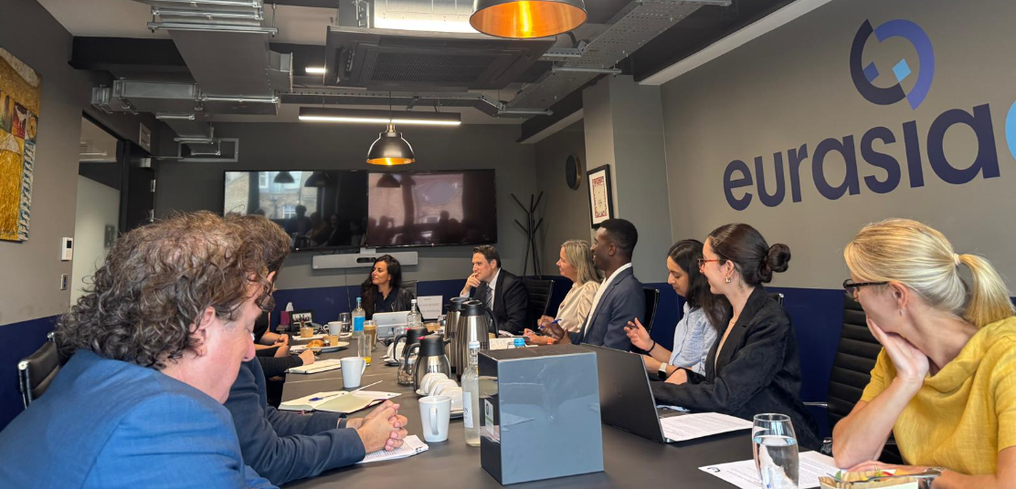 유라시아그룹은 기업 및 은행, 정부 기관을 대상으로 한 자문 및 컨설팅을 핵심 서비스로 제공하고 있어요. (출처: eurasia group 페이스북)