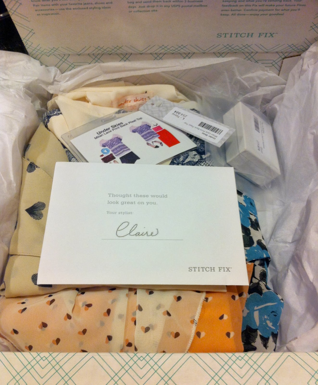 '픽스(Fix) 박스' 구성 사진이예요. 최종 추천하는 의류 5종이 배송되요.