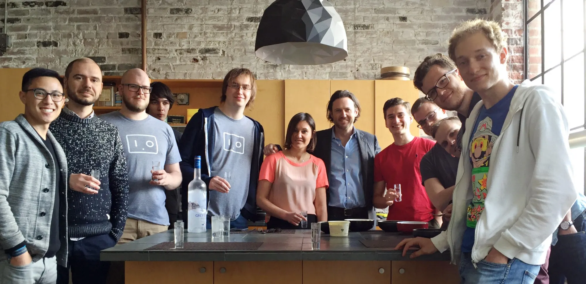 레플리카 본사는 샌프란시스코에 있어요. 본사에서 찍은 루카 팀 단체사진이예요.