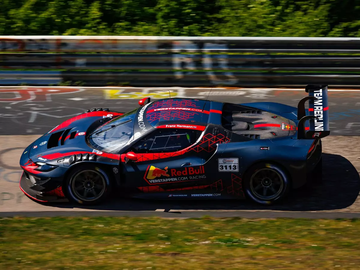 뉘르부르크링에 게스트로 출전하는 막스 베르스타펜 의 썸네일 이미지