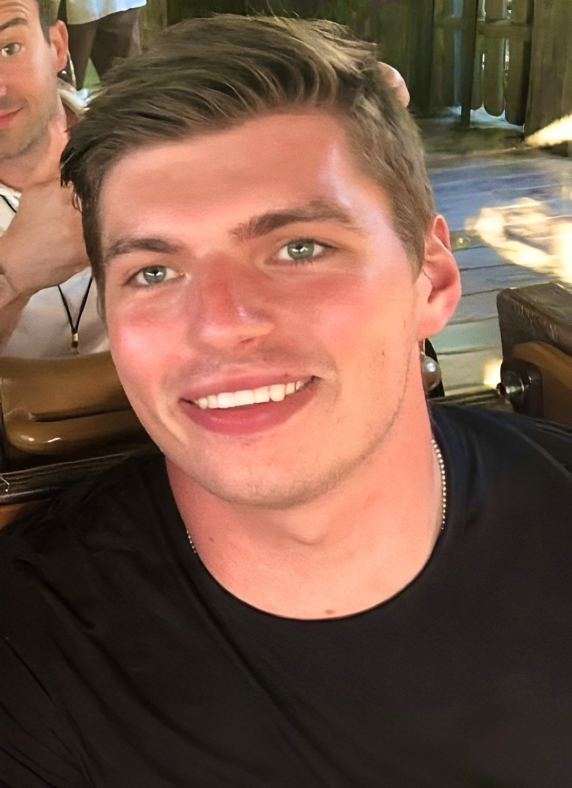 원래 잘하면 잘 생겨보이는거야