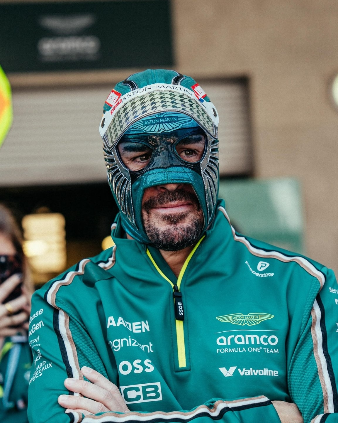 멕시코 그랑프리에는 '루차 리브레'라는 프로레슬링도 유명해서 이런 WWE 마스크 같은것도 제법 많이 보이죠!페르난도 알론소 (2025)