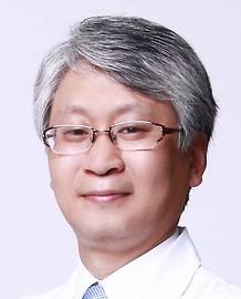 정한욱, 안과전문의, 신용산교회 장로, 저서『믿음을 묻는 딸에게, 아빠가』