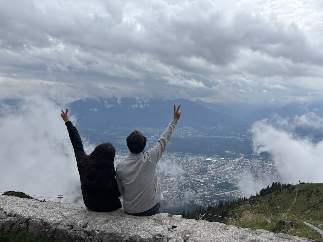✌️교수님과 연구실 막내의 브이✌️(CAIS 실세는 막내라는 소문이…)