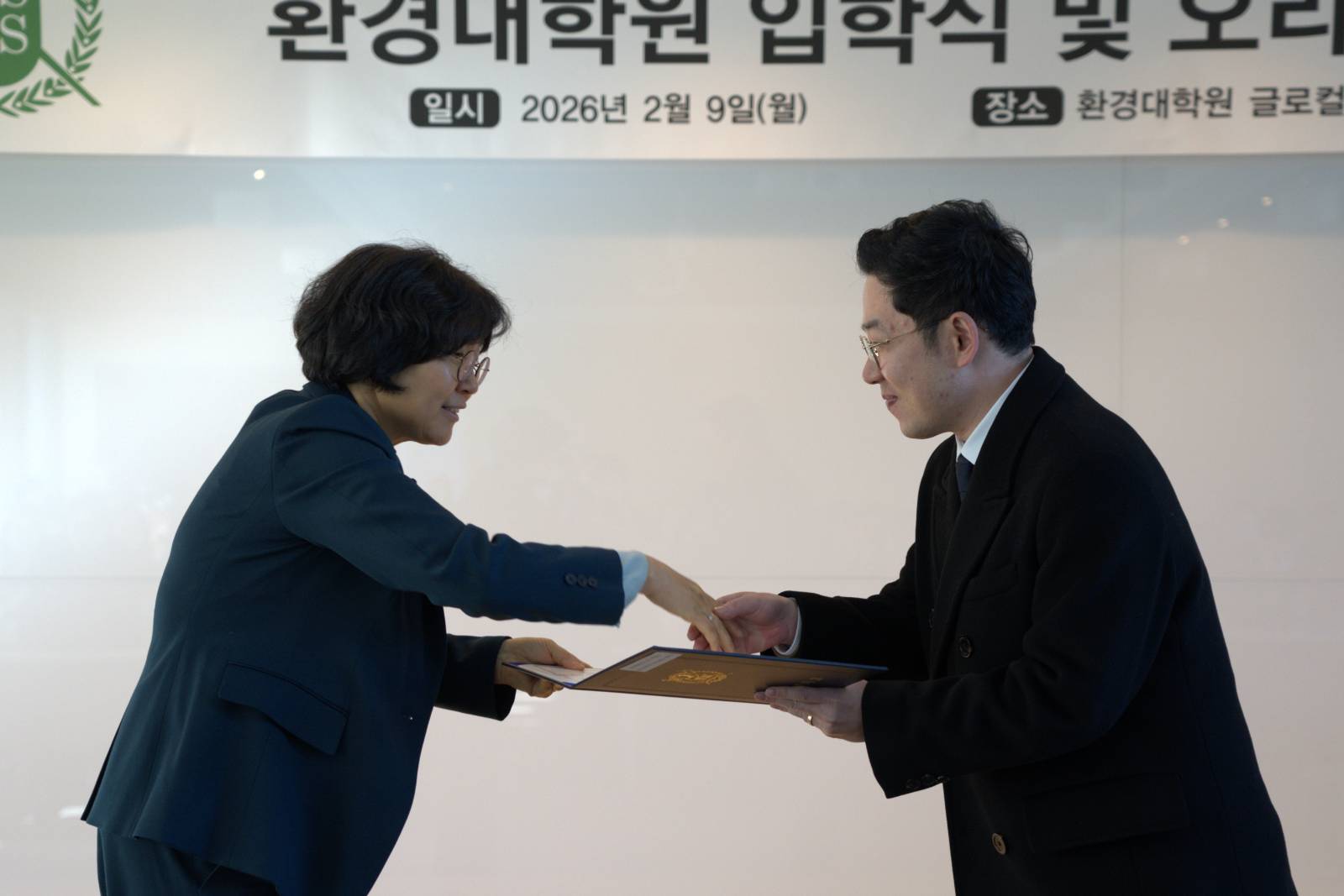 장학금 수혜자 증서 수여 현장