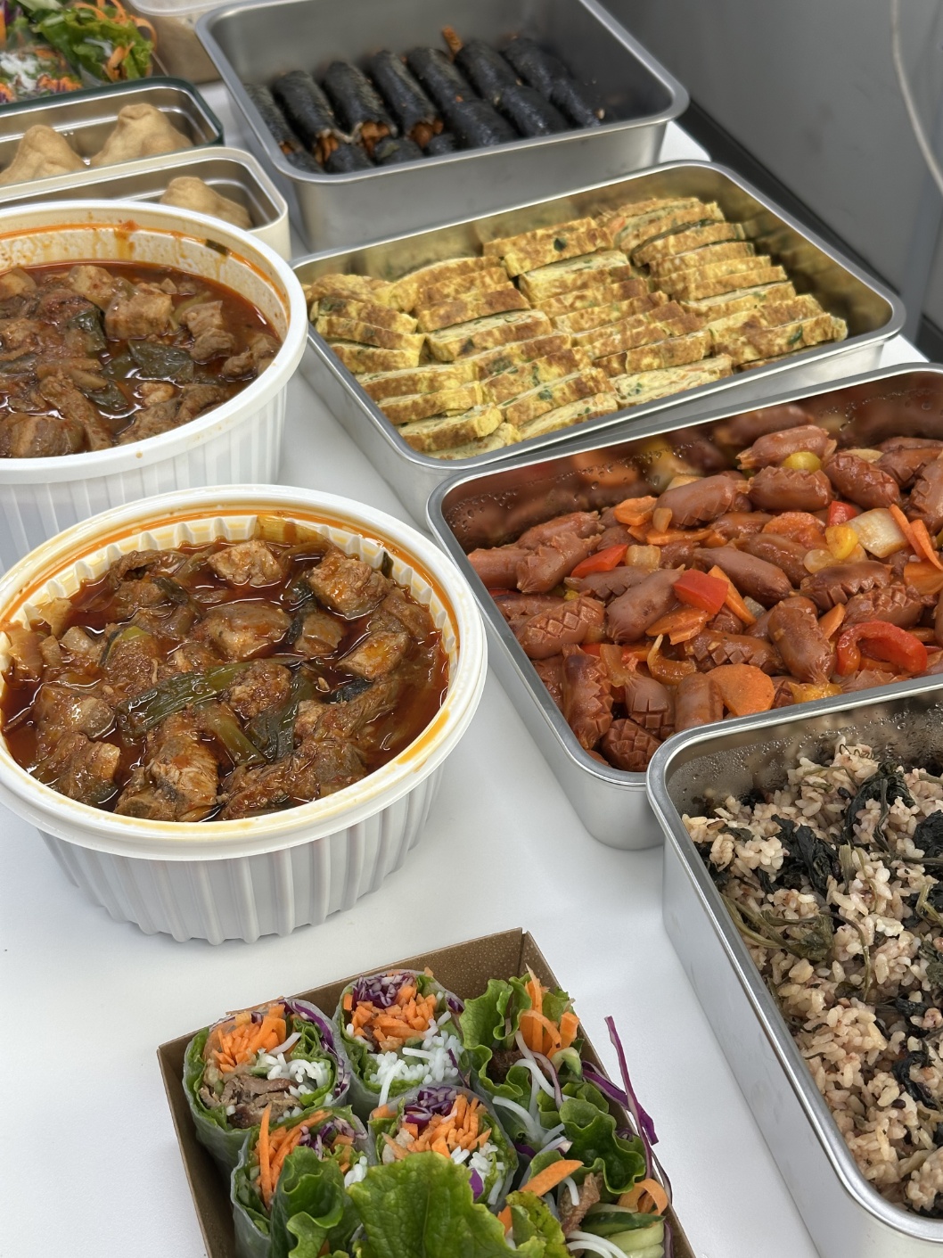 매운김밥, 계란말이, 소세지 야채 볶음, 곤드레밥, 유부초밥, 묵은지 등갈비찜, 월남쌈