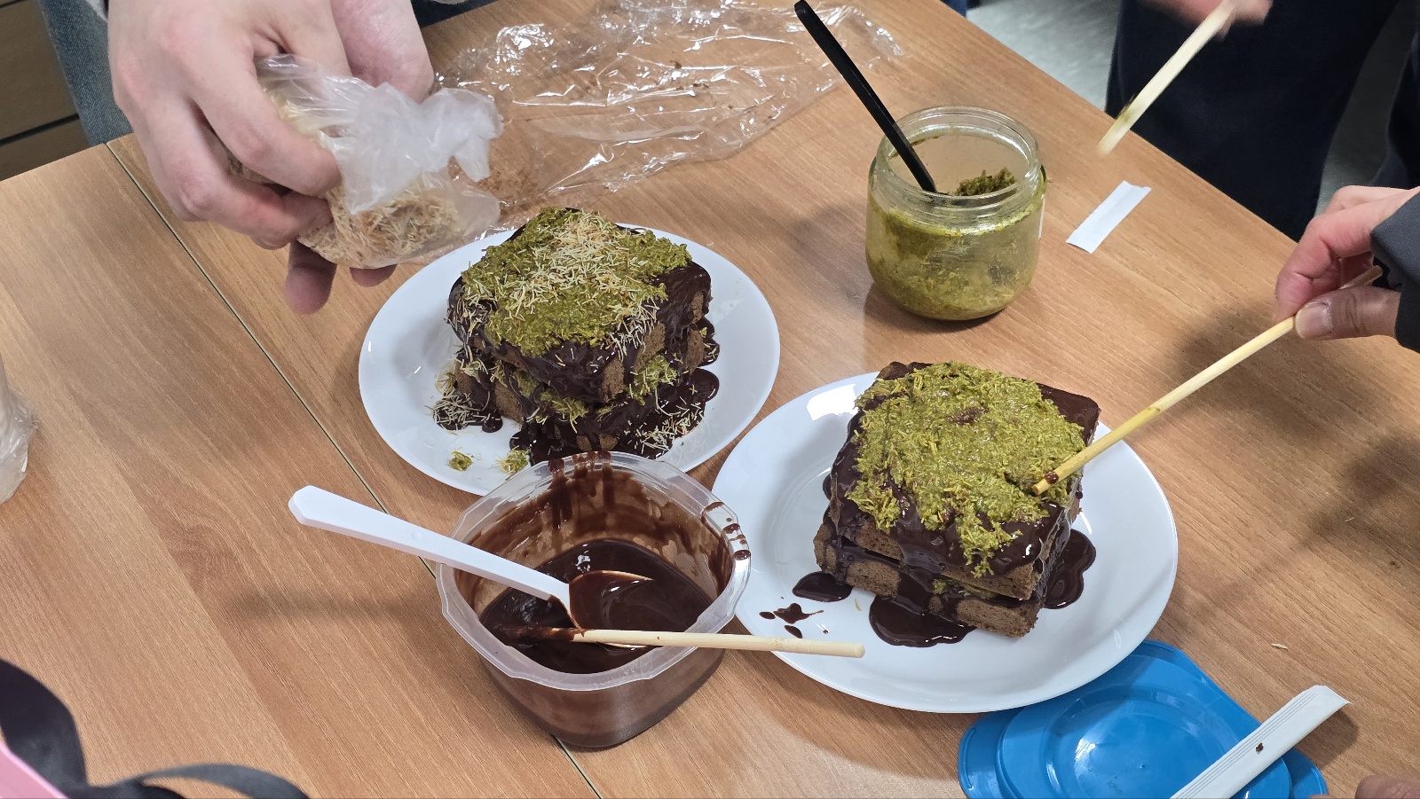 두쫀쿠 케이크를 만드는 현장