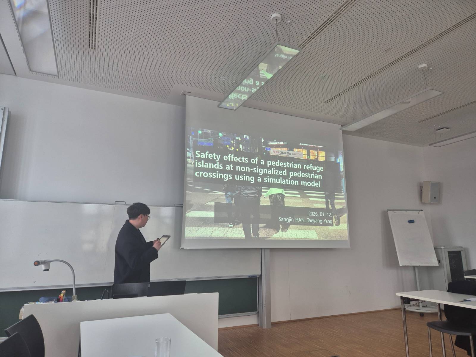 발표 중인 양태양 박사과정