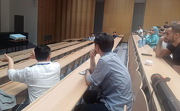 토론 중이신 한상진 교수님