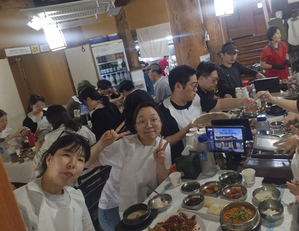 저녁식사 중인 LEP