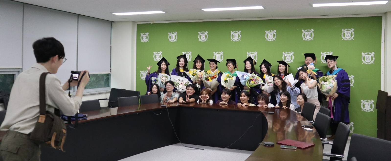&nbsp; 기념사진 촬영과 축하 현장 2&nbsp;&nbsp;