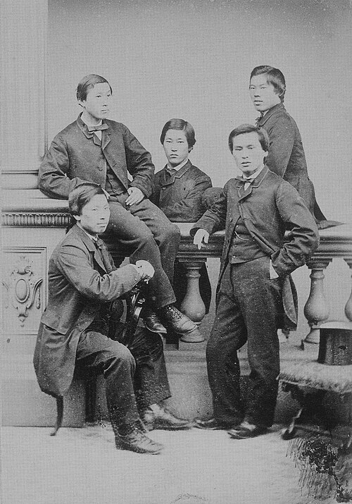 조슈 5(長州五傑: 상단 좌측부터 엔도 긴스케, 이노우에 마사루, 이토 히로부미 앞줄 왼쪽부터 이노우에 가오루, 야마오 요조 )